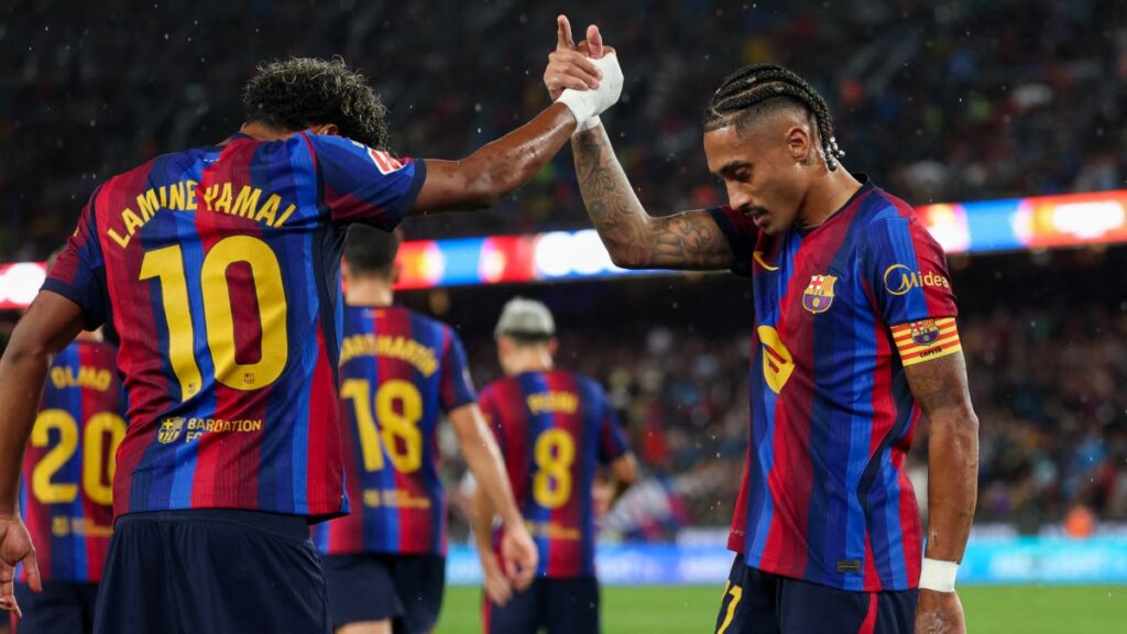 Barcelona continúa dominante en La Liga tras vencer a Racing Santander