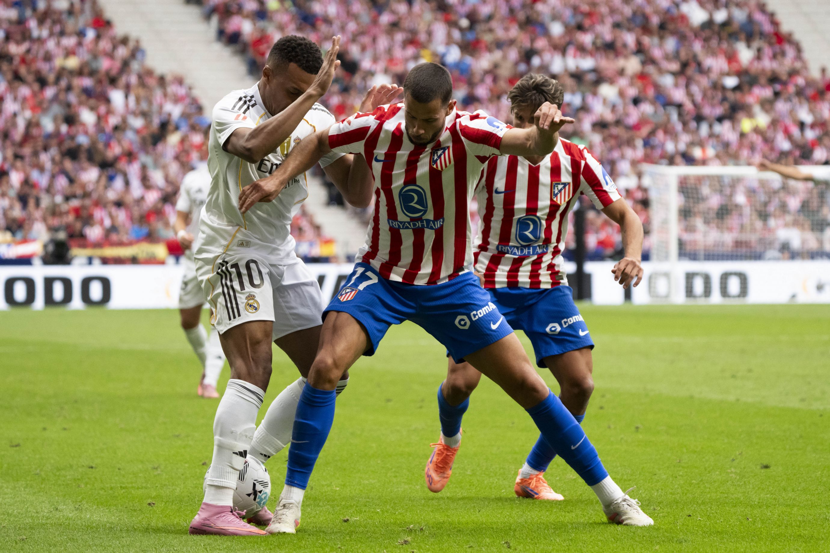 Atletico de Madrid supera a un Real Madrid deslucido