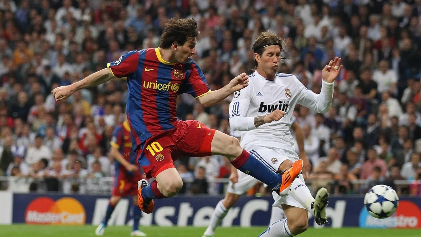 El Real Madrid envía un informe a la UEFA sobre el arbitraje a favor del Barcelona